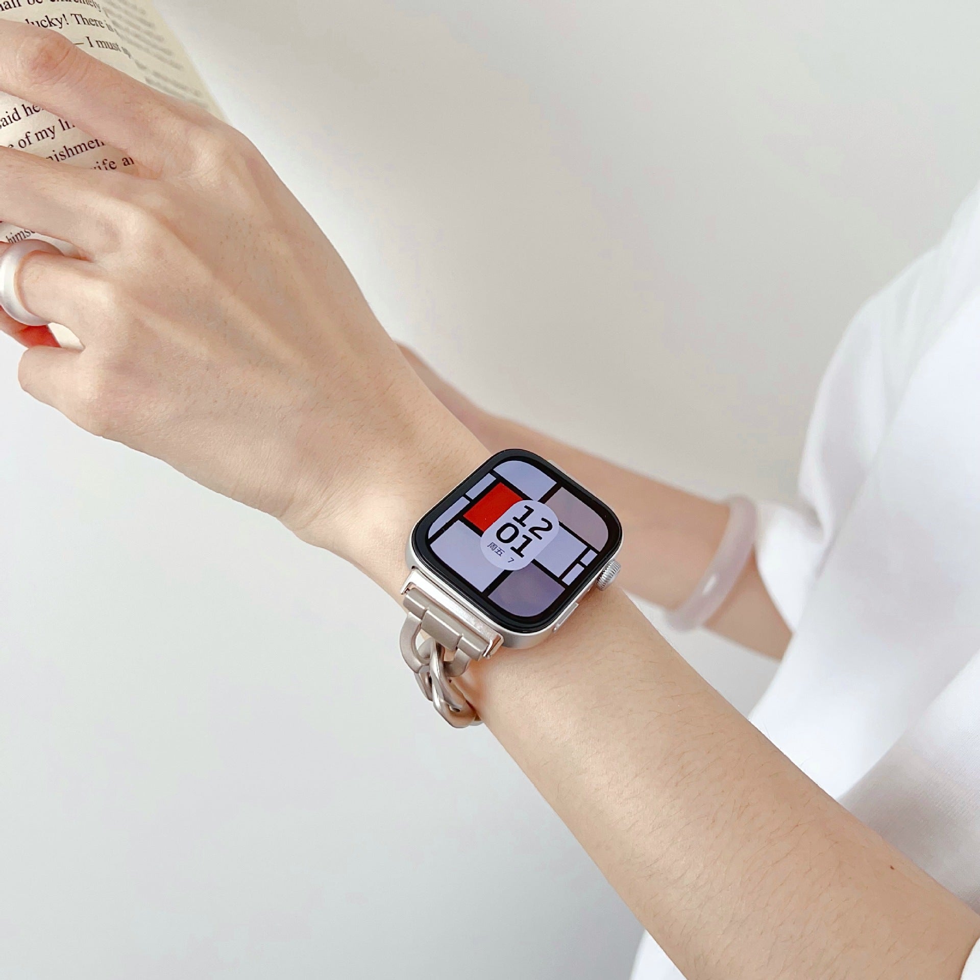Women’s Luxury Apple Watch Bracelet – Elegant Stainless Steel Link Design
