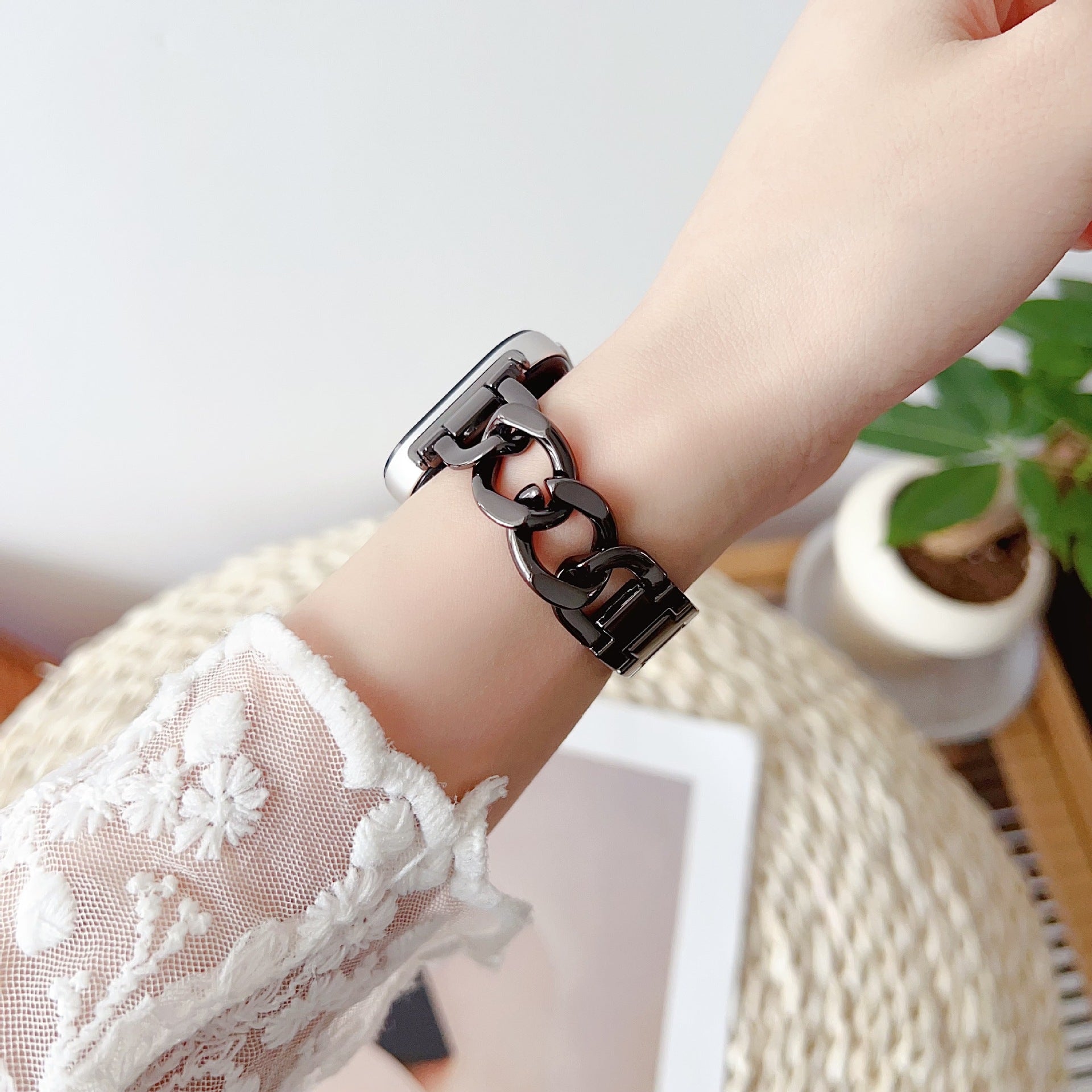 Women’s Luxury Apple Watch Bracelet – Elegant Stainless Steel Link Design