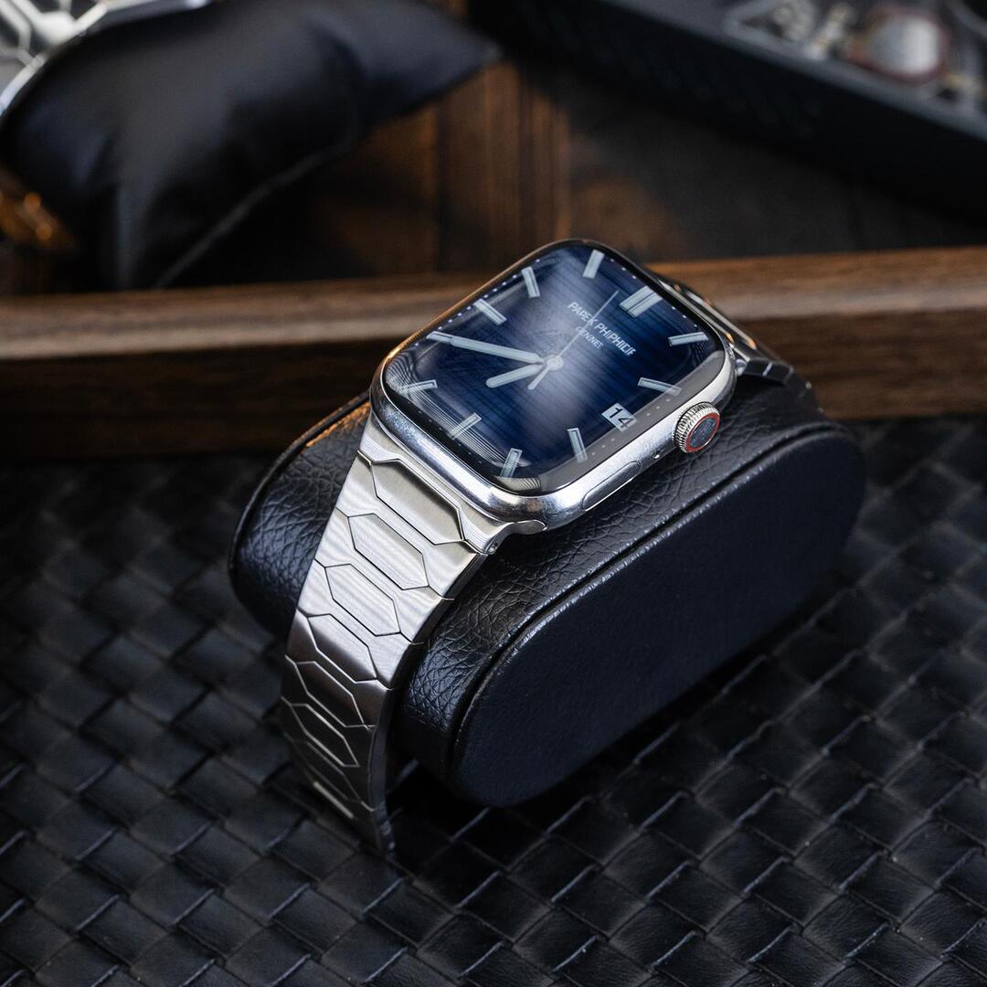 Elegant Stainless Steel Band for Apple Watch – Discreet Luxury Style