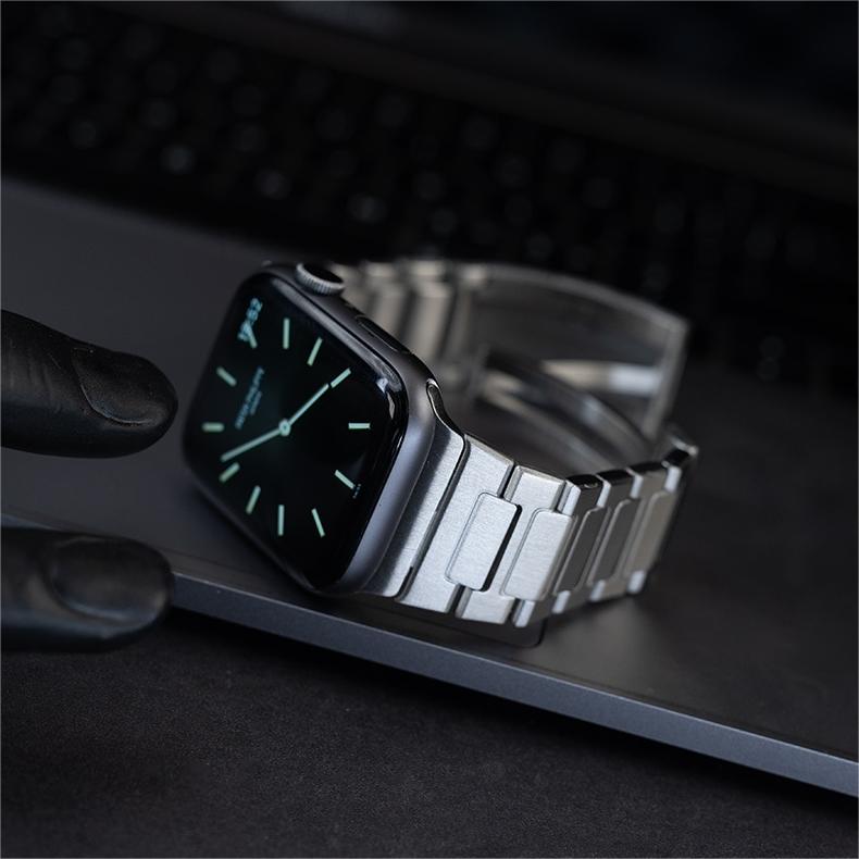 Apple Watch Titanium Band – Old Money Edition