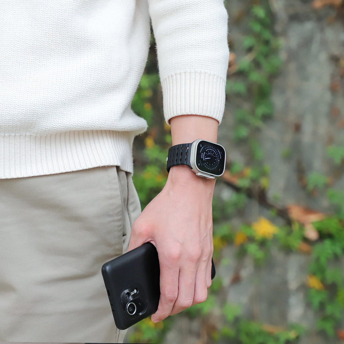 Premium Apple Watch Silicone Strap – Magnetic Closure and Secure Design