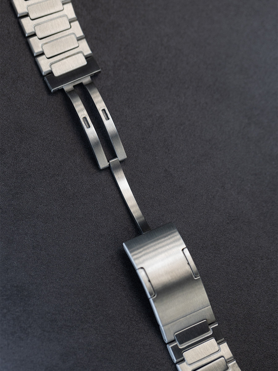 Apple Watch Titanium Band – Old Money Edition