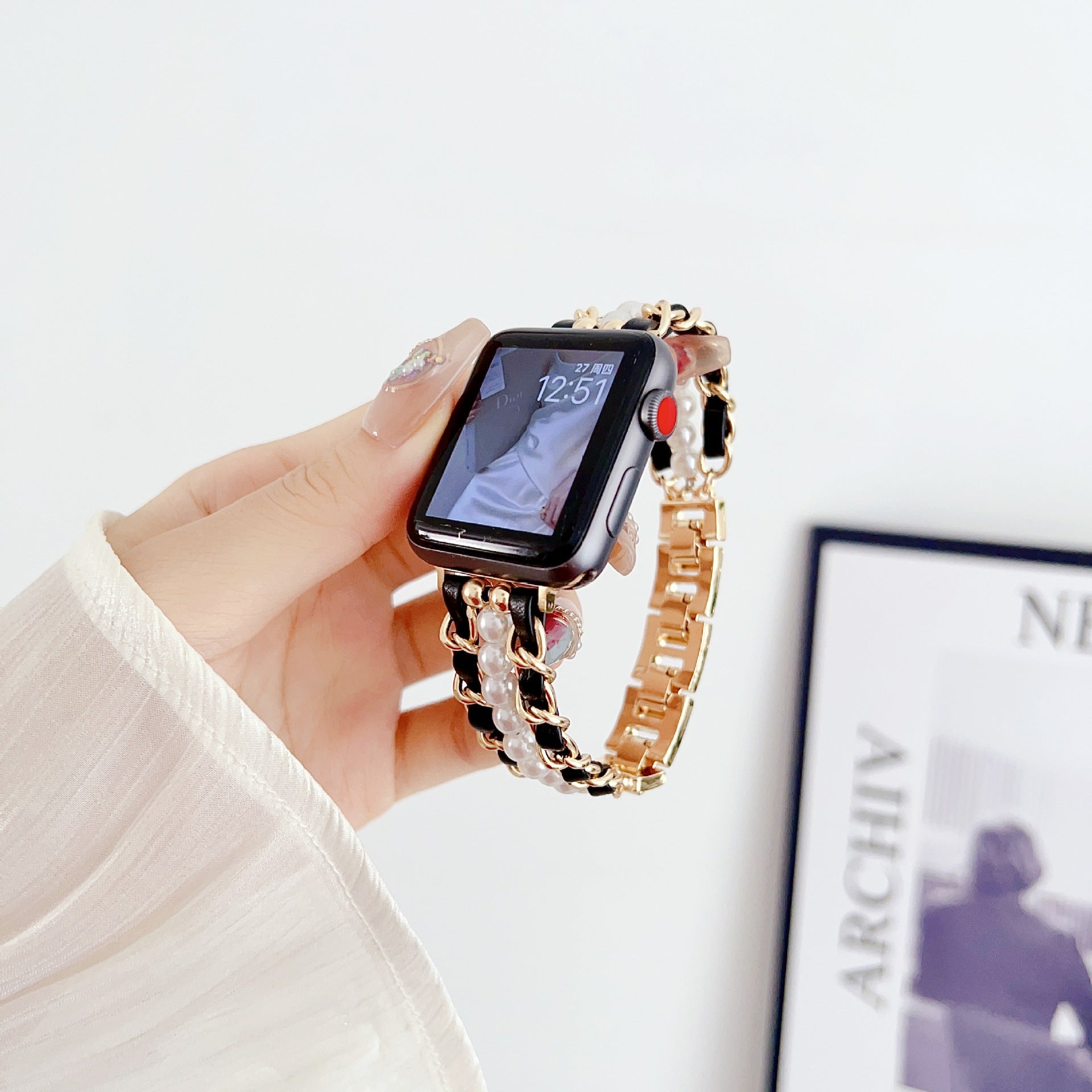 Elegant Pearl Bracelet for Apple Watch – Adjustable Metal Band