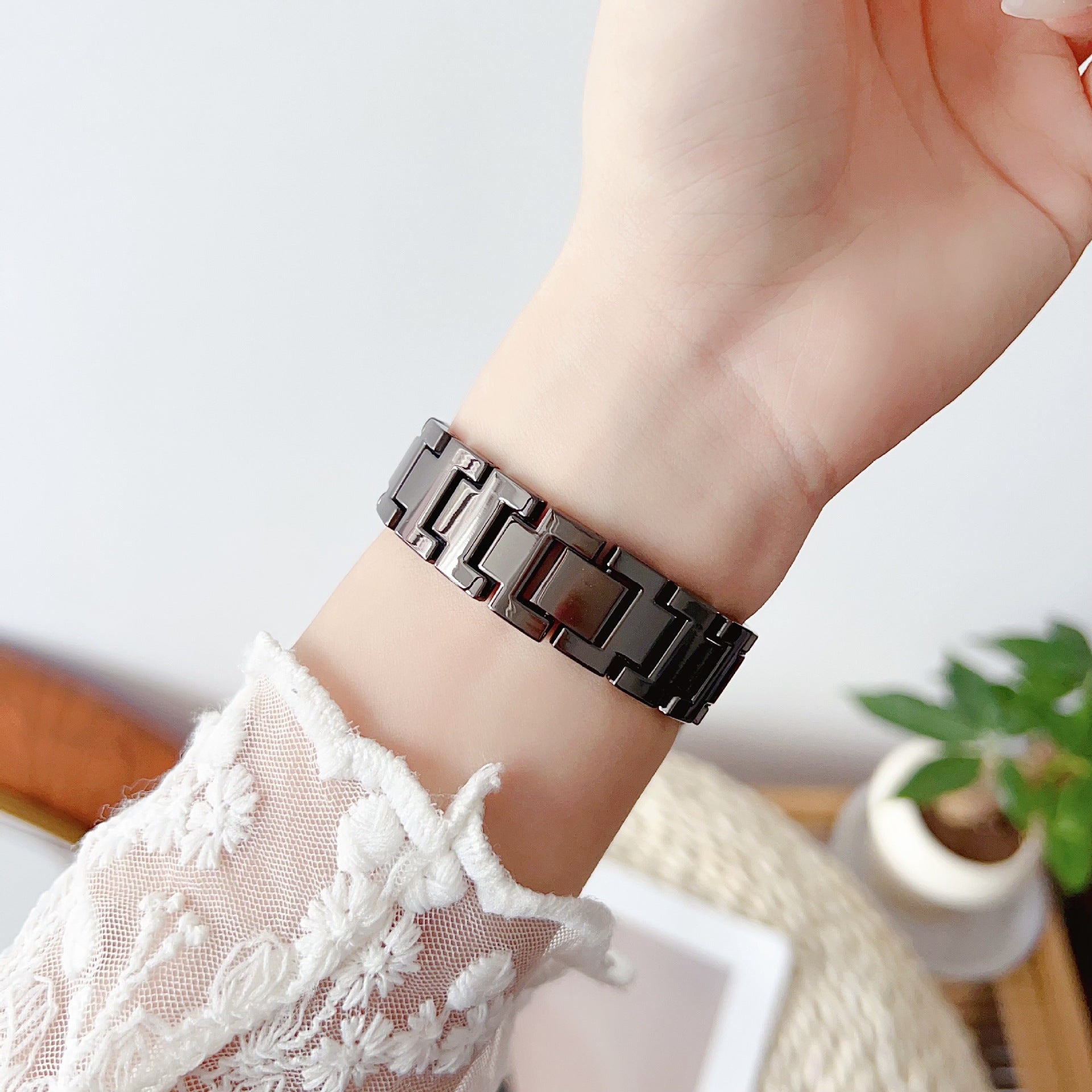 Women’s Luxury Apple Watch Bracelet – Elegant Stainless Steel Link Design