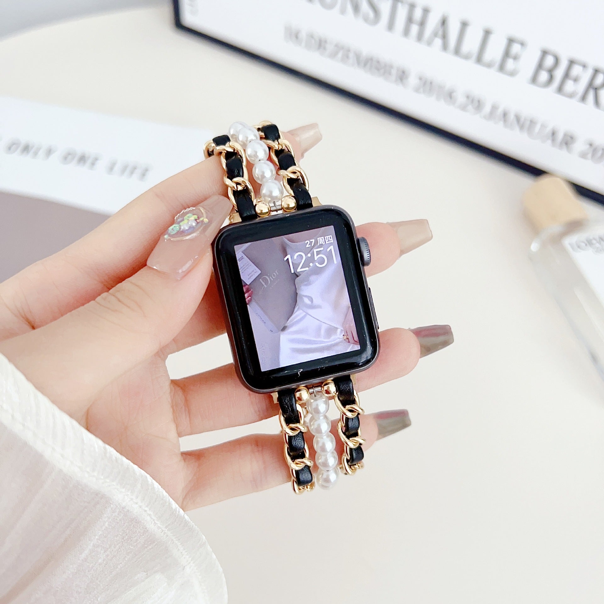 Elegant Pearl Bracelet for Apple Watch – Adjustable Metal Band