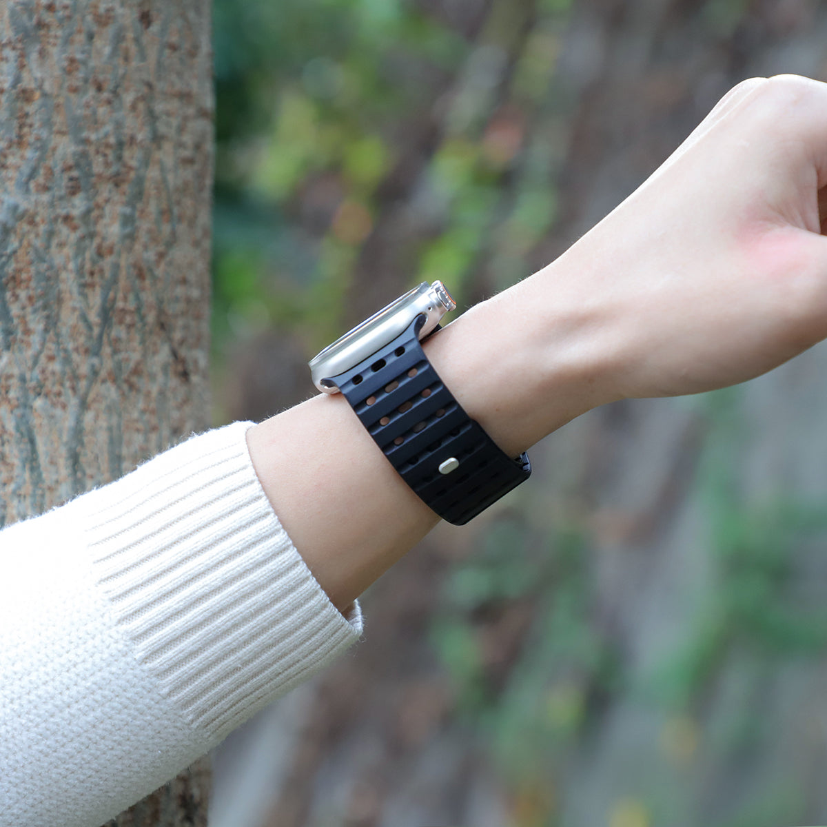 Premium Apple Watch Silicone Strap – Magnetic Closure and Secure Design
