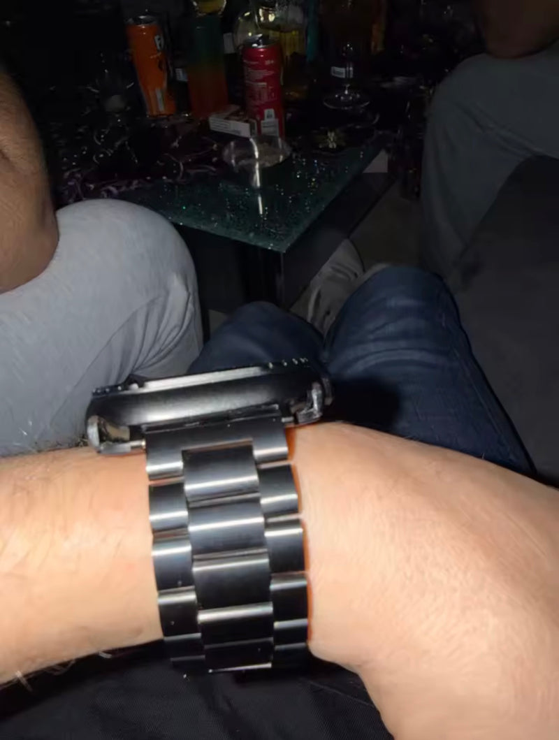 The magnetic clasp is very strong. I was worried at first, but it doesn’t open accidentally at all.”Tradução